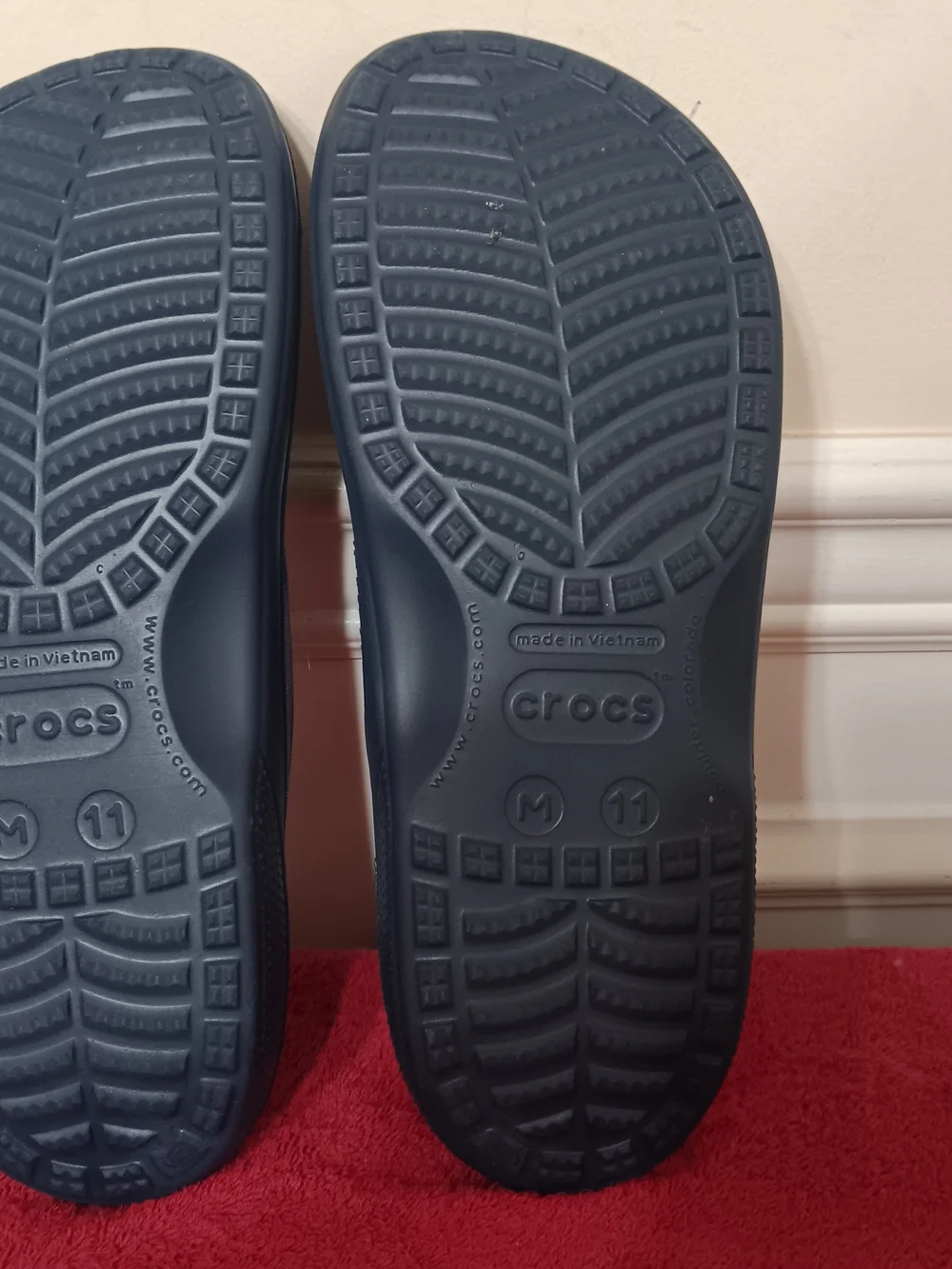 Crocs Classic Flip Sandals in Navy